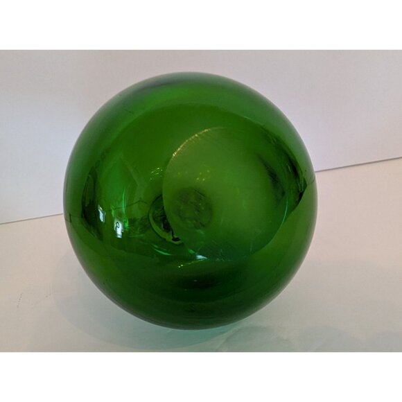 Green Glass Apple Paperweight With Clear Leaf Stem - Picture 5 of 9